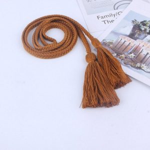 Craquez pour notre ceinture macramé tissée en coton naturel et agrémenté de pompons.