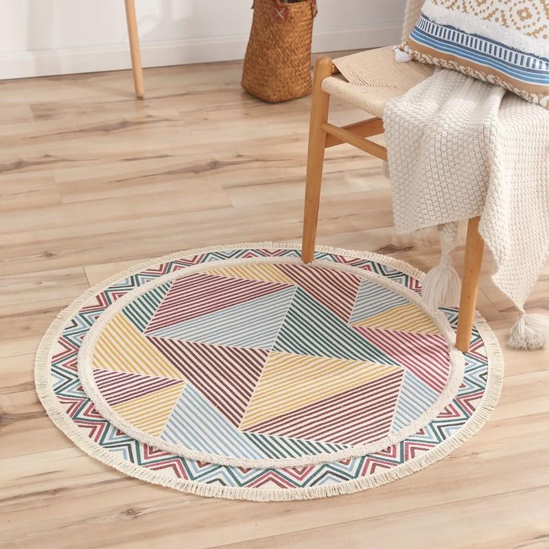 Découvrez notre grand tapis rond en macramé et ses variantes
